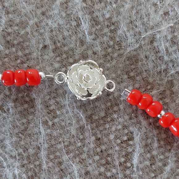 Handmade red beaded necklace with silver spacers and 925 silver clasp - Picture 5 of 7